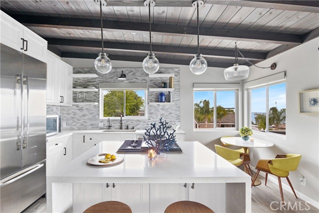 284 Chiquita Street, Laguna Beach CA: https://media.crmls.org/medias/c82d2cf7-1cd9-46b4-aafb-228b17abad52.jpg