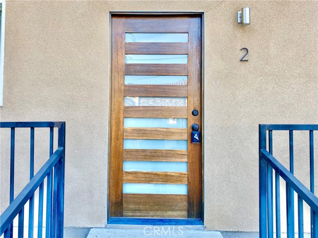 Detail Gallery Image 8 of 38 For 7327 Kester Ave #3,  Van Nuys,  CA 91405 - 4 Beds | 3/1 Baths