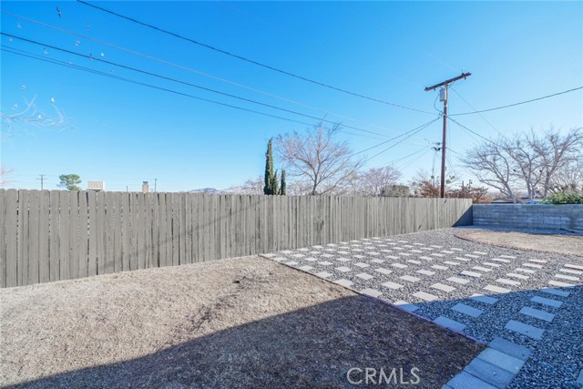 Detail Gallery Image 26 of 31 For 16272 Encina St, Victorville,  CA 92395 - 3 Beds | 2 Baths