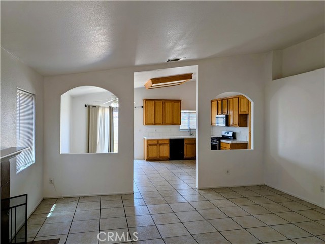 Detail Gallery Image 2 of 3 For 17012 Monaco Dr, Victorville,  CA 92395 - 3 Beds | 2 Baths