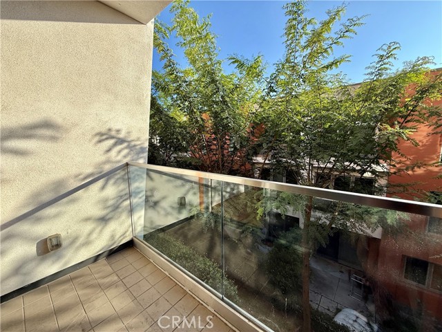 Detail Gallery Image 11 of 37 For 1035 Figueroa Ter #4,  Los Angeles,  CA 90012 - 3 Beds | 2/1 Baths