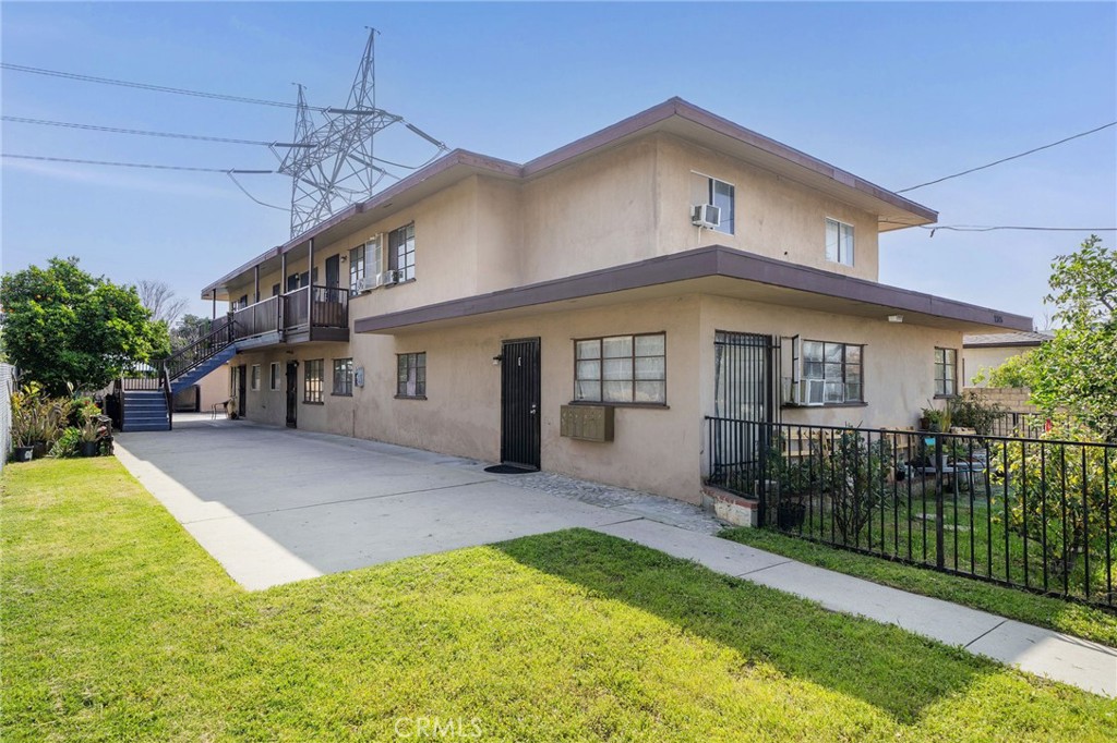 7326 Hinds Avenue, North Hollywood, CA 91605