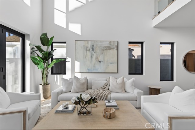 Detail Gallery Image 9 of 58 For 520 11th St, Huntington Beach,  CA 92648 - 3 Beds | 3/1 Baths