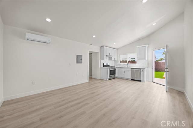 Image 27 of 37 For 2024 Grandridge Ave