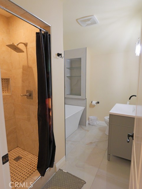 17430 Hemmingway Street, Northridge CA: https://media.crmls.org/medias/c832892a-8e23-4c0a-ac47-e0594f35a021.jpg