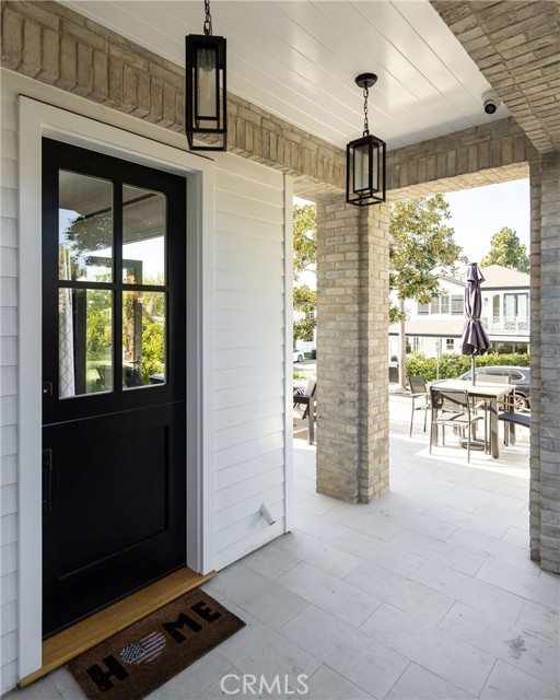 702 Poinsettia Avenue, Corona del Mar CA: https://media.crmls.org/medias/c832fac9-e21e-44f5-ab66-b47a9681fb61.jpg