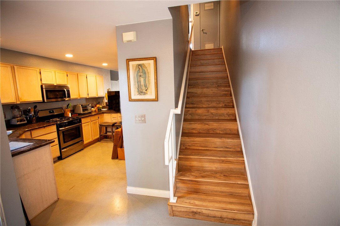 Detail Gallery Image 11 of 20 For 1235 E Carson St #2,  Carson,  CA 90745 - 2 Beds | 2/1 Baths