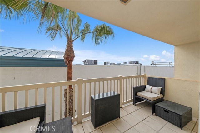 Patio off livingroom - total privacy & ocean peek