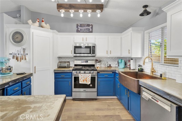 Detail Gallery Image 11 of 55 For 12828 Tamiani Rd, Apple Valley,  CA 92308 - 3 Beds | 2 Baths