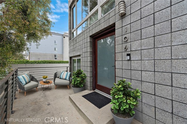 Detail Gallery Image 4 of 31 For 4151 Redwood Avenue #106, Los Angeles,  CA 90066 - 2 Beds | 3/1 Baths