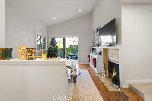 Detail Gallery Image 9 of 19 For 19 Laguna Court, Manhattan Beach,  CA 90266 - 3 Beds | 2/1 Baths