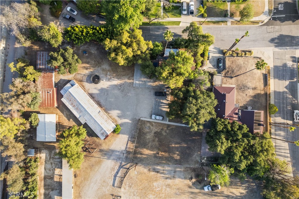 https://media.crmls.org/medias/c834acd6-0552-4ef7-acb0-ef2cbd72bfde.jpg?preset=X-Large