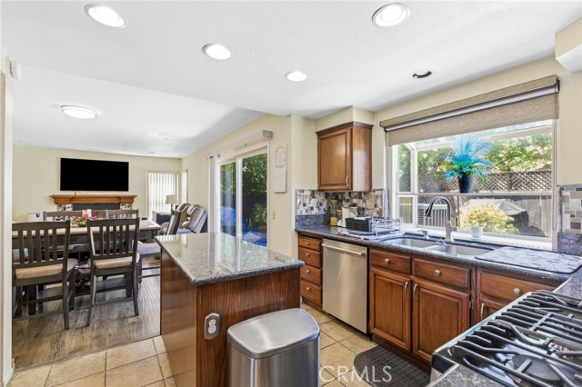 Detail Gallery Image 13 of 56 For 10649 Village Rd, Moreno Valley,  CA 92557 - 4 Beds | 3 Baths