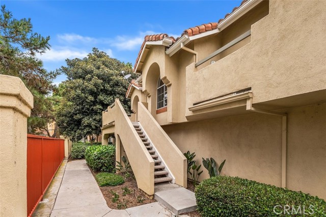 89 Alberti Aisle, Irvine CA: https://media.crmls.org/medias/c83687b0-81bc-4b67-9a16-af4ecb0994c6.jpg