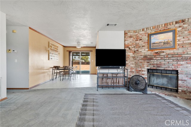 Detail Gallery Image 6 of 22 For 21867 Jelan Ave, Apple Valley,  CA 92307 - 3 Beds | 2 Baths