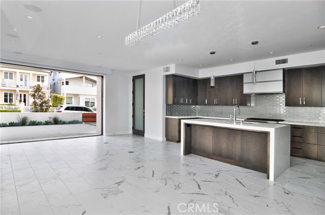 Detail Gallery Image 5 of 32 For 621 Narcissus Ave, Corona Del Mar,  CA 92625 - 3 Beds | 3 Baths