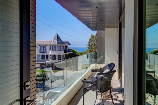 405 26th Street, Manhattan Beach, California 90266, 4 Bedrooms Bedrooms, ,1 BathroomBathrooms,Residential,Sold,26th Street,SB21203664