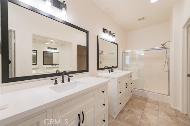 825 Yorkshire, Irvine CA: https://media.crmls.org/medias/c8380513-769d-45b0-9dbc-52e452777f75.jpg
