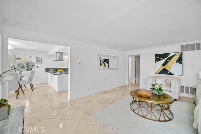 Detail Gallery Image 7 of 37 For 2102 La Canada Crest Dr #B,  La Canada Flintridge,  CA 91011 - 3 Beds | 2 Baths