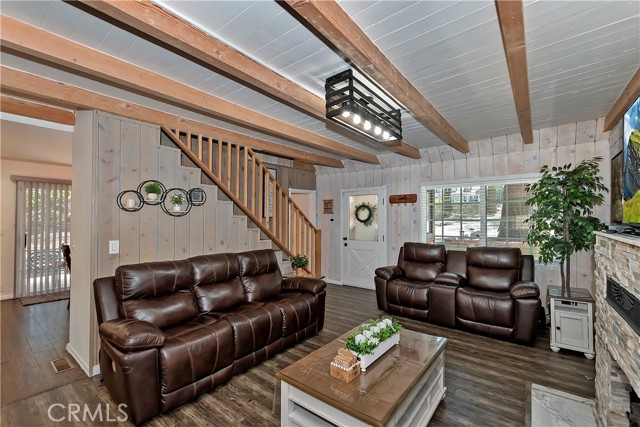 Detail Gallery Image 4 of 48 For 27618 Weirwood Dr, Lake Arrowhead,  CA 92352 - 3 Beds | 2/2 Baths