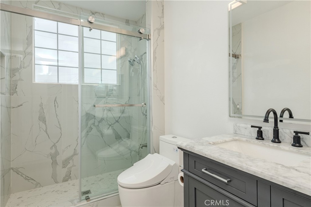 1224 E Live Oak Court
