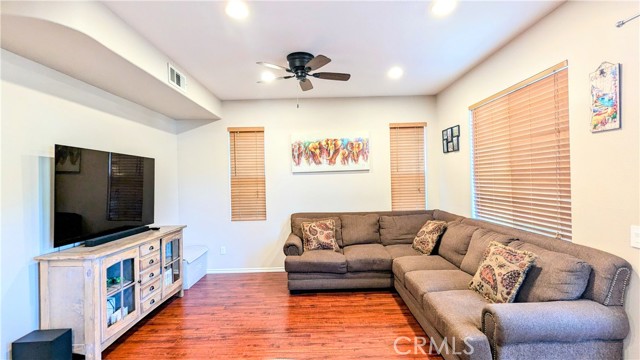 Detail Gallery Image 8 of 23 For 29119 Sundance Ln, Valencia,  CA 91354 - 4 Beds | 2/1 Baths