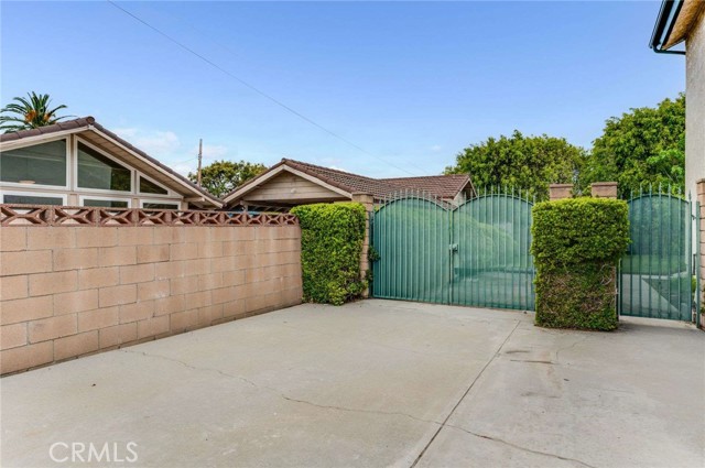605 N Live Oak, Glendora CA: https://media.crmls.org/medias/c83ae120-55e4-45bd-b146-f9d1a9d478f3.jpg