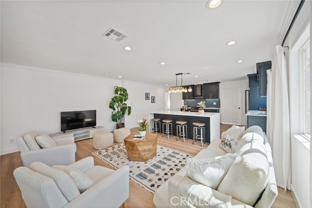 Detail Gallery Image 7 of 30 For 916 N Oxford Ave, Los Angeles,  CA 90029 - 4 Beds | 2/1 Baths