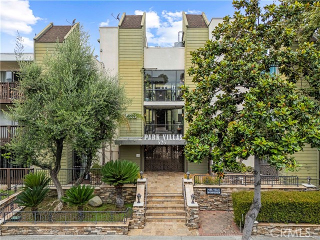 525 S Ardmore Ave, Los Angeles CA: https://media.crmls.org/medias/c83b8234-6e3e-49d1-8f2e-f5787d7b1570.jpg