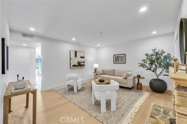 Detail Gallery Image 6 of 37 For 12121 Centralia St #302,  Lakewood,  CA 90715 - 3 Beds | 2 Baths