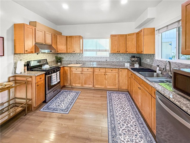 Detail Gallery Image 10 of 45 For 1519 W 37th Pl, Los Angeles,  CA 90018 - 3 Beds | 2/1 Baths