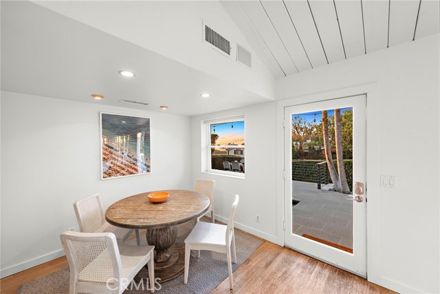 Detail Gallery Image 8 of 23 For 595 Bluebird Canyon Dr, Laguna Beach,  CA 92651 - 2 Beds | 2 Baths