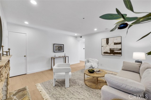 Detail Gallery Image 7 of 37 For 12121 Centralia St #302,  Lakewood,  CA 90715 - 3 Beds | 2 Baths