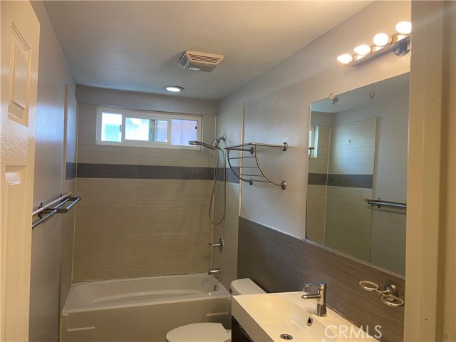 Detail Gallery Image 14 of 19 For 53 California Street, #3, Arcadia,  CA 91006 - 2 Beds | 1/1 Baths