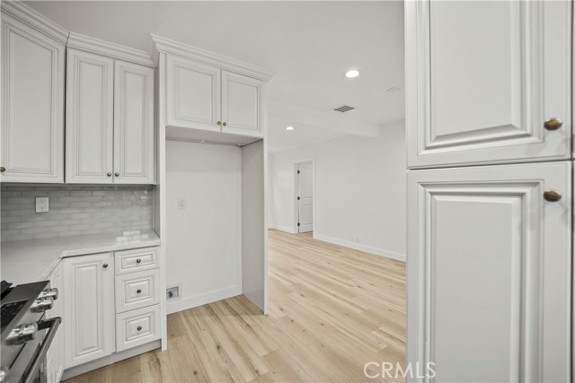 620 E Elmwood Avenue, Burbank CA: https://media.crmls.org/medias/c83e5202-5b56-4825-aec2-1a291a17fafa.jpg