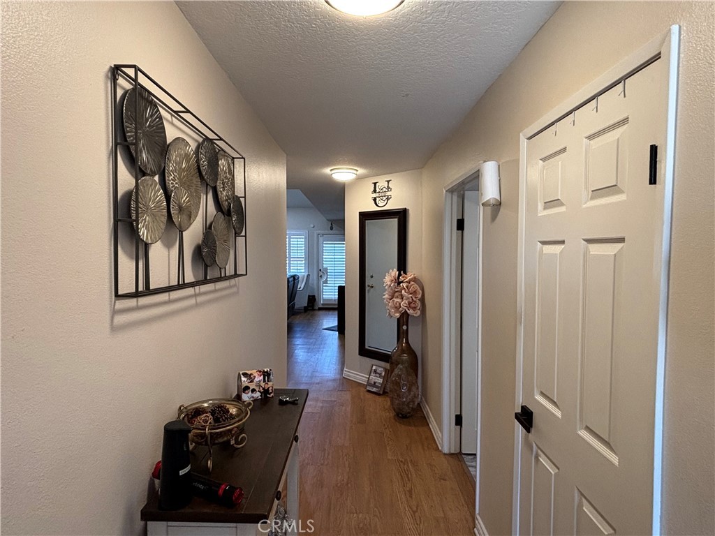 https://media.crmls.org/medias/c83e60e2-8ec7-4df8-a413-ffa57846aa55.jpg?preset=X-Large