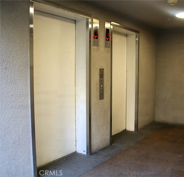 555 Maine Avenue, Long Beach CA: https://media.crmls.org/medias/c83eaa9e-5342-4f2b-8e3d-d3ec82762304.jpg