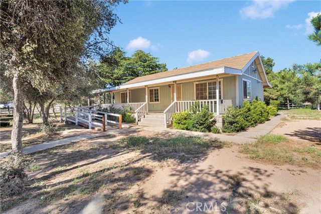 Detail Gallery Image 2 of 44 For 5635 Honeyhill Rd a & B,  Oak Hills,  CA 92344 - 3 Beds | 1 Baths