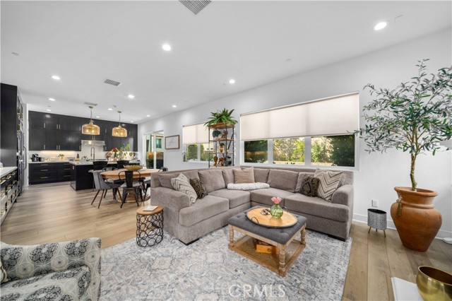 Detail Gallery Image 14 of 61 For 19127 Malabar St, Canyon Country,  CA 91351 - 5 Beds | 4 Baths