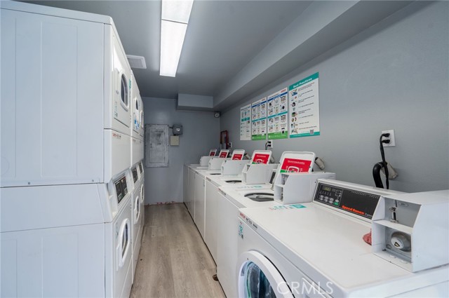 Detail Gallery Image 34 of 54 For 121 Sinclair Ave #207,  Glendale,  CA 91206 - 2 Beds | 2 Baths