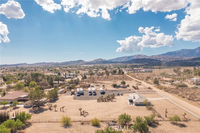9925 Sierra Vista Road, Phelan CA: https://media.crmls.org/medias/c840443d-9035-41d1-8ec0-5570d223df3b.jpg