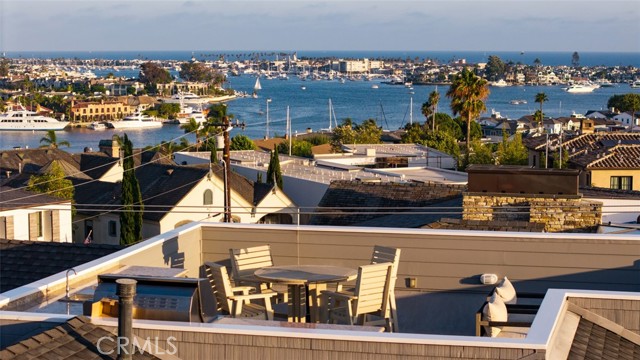 Detail Gallery Image 62 of 69 For 125 Kings Pl, Newport Beach,  CA 92663 - 5 Beds | 6/1 Baths