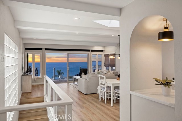 Detail Gallery Image 5 of 47 For 1091 La Mirada, Laguna Beach,  CA 92651 - 4 Beds | 4/1 Baths