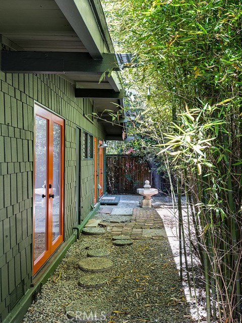 Detail Gallery Image 17 of 20 For 1947 Holliston Ave, Altadena,  CA 91001 - 2 Beds | 1 Baths