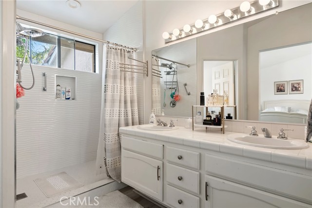 Detail Gallery Image 16 of 43 For 4827 Matteo, Oak Park,  CA 91377 - 3 Beds | 3 Baths