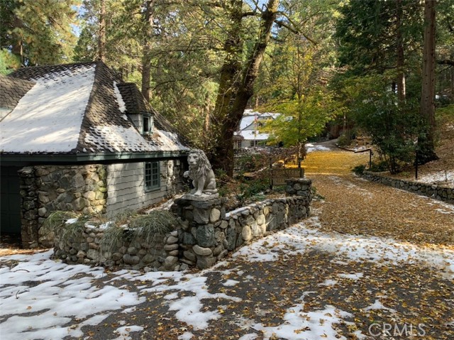 969 Oak Drive, Crestline CA: https://media.crmls.org/medias/c8428a90-3786-4e83-9e52-45a6e93780ff.jpg