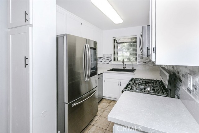 Detail Gallery Image 8 of 26 For 28031 Sarabande Ln #128,  Canyon Country,  CA 91387 - 2 Beds | 2 Baths