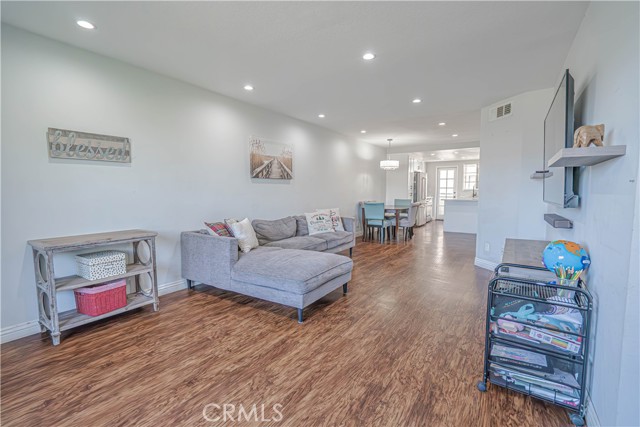 Detail Gallery Image 8 of 28 For 18111 Erik Ct #445,  Canyon Country,  CA 91387 - 2 Beds | 2 Baths