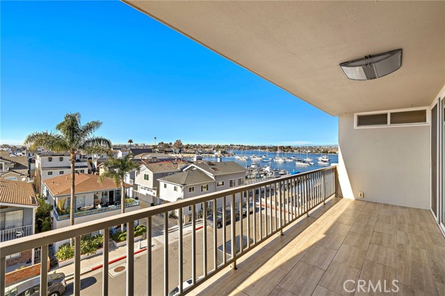 Detail Gallery Image 17 of 26 For 310 Fernando St #307,  Newport Beach,  CA 92661 - 2 Beds | 2 Baths