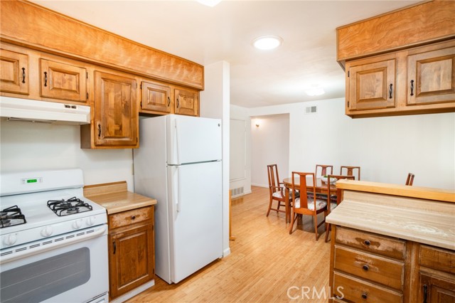 740 Walnut Lane, Santa Barbara CA: https://media.crmls.org/medias/c845c3e2-fb8b-452f-978b-ba89665823f2.jpg
